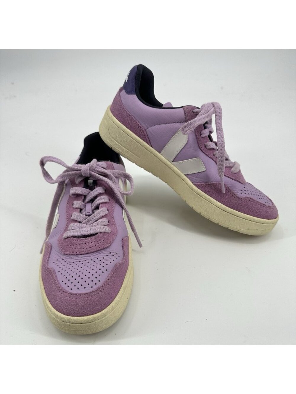 VEJA V-90 leather shoes sneakers orchid white 6 suede low top fashion athletic